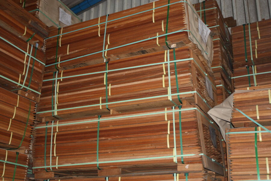 140 Stk. Bangkirai Terrassendiele 25x145x1225mm Endlosprofil/französisches Profil, Yellow Balau, Sonderposten Nr. 154