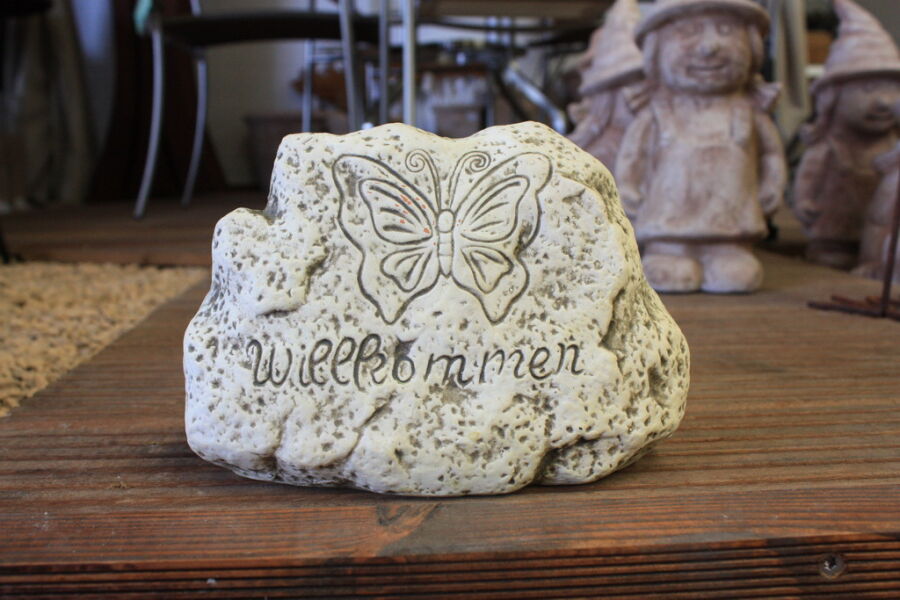 Dekostein " Willkommen" Schmetterling terra dunkel