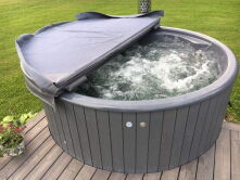 Hot Tub DeLux GRAU gestrichen / GFK - Einsatz grau / V2A Ofen inkl. LED, Whirlpool und mit Premium Leder Deckel, ø 200 cm, mit integriertem Aussenofen, Thermoholz beplankt und gestrichen in grau