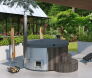 Hot Tub DeLux GRAU gestrichen / GFK - Einsatz grau / V2A Ofen inkl. LED, Whirlpool und mit Premium Leder Deckel, ø 200 cm, mit integriertem Aussenofen, Thermoholz beplankt und gestrichen in grau