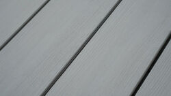 BPC Terrassendiele Natural Design, Massiv-/Vollprofildiele mit Holzstruktur 20x140x5000mm, Farbton: silver cedar (silber-grau)