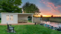 Gartenhaus ELLA 8,7+10,0 m2; 670x320cm inkl. 360cm Schleppdach, lackiert dunkelgrau + weiß
