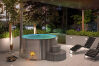 Hot Tub DeLux GRAU gestrichen / GFK - Einsatz weiß / V2A Ofen inkl. LED, Whirlpool und mit Premium Leder Deckel, ø 200 cm, mit integriertem Aussenofen, Thermoholz beplankt und gestrichen in grau