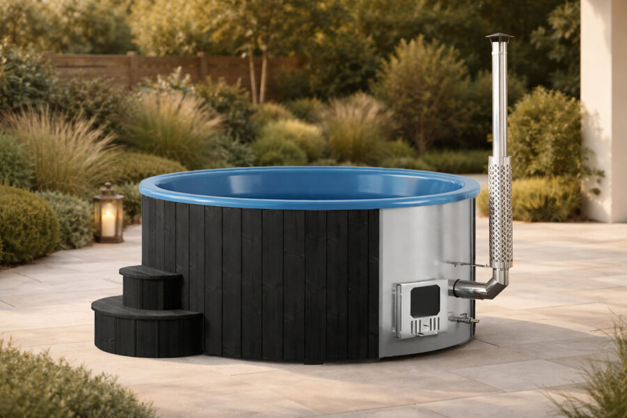 Hot Tube DeLux SCHWARZ gestrichen / GFK - Einsatz blau / V2A Ofen inkl. LED, Whirlpool und mit Premium Leder Deckel, ø 200 cm, mit integriertem Aussenofen, Thermoholz beplankt und gestrichen in schwarz