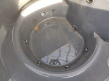 Hot Tub DeLux SCHWARZ gestrichen / GFK - Einsatz grau / V2A Ofen inkl. LED, Whirlpool und mit Premium Leder Deckel, ø 200 cm, mit integriertem Aussenofen, Thermoholz beplankt und gestrichen in schwarz