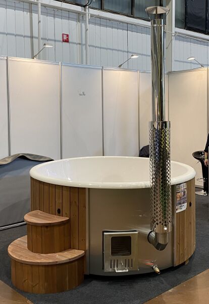 Hot Tub DeLux Thermoholt natur / GFK - Einsatz weiß / V2A Ofen inkl. LED, Whirlpool und mit Premium Leder Deckel, ø 200 cm, mit integriertem Aussenofen, Thermoholz beplankt