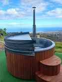 Hot Tub DeLux Thermoholz natur / GFK - Einsatz grau / V2A Ofen inkl. LED, Whirlpool und mit Premium Leder Deckel, ø 200 cm, mit integriertem Aussenofen, Thermoholz beplankt